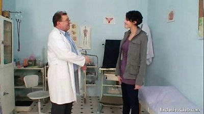 buxom babe Rita perverse gyno doctor exam